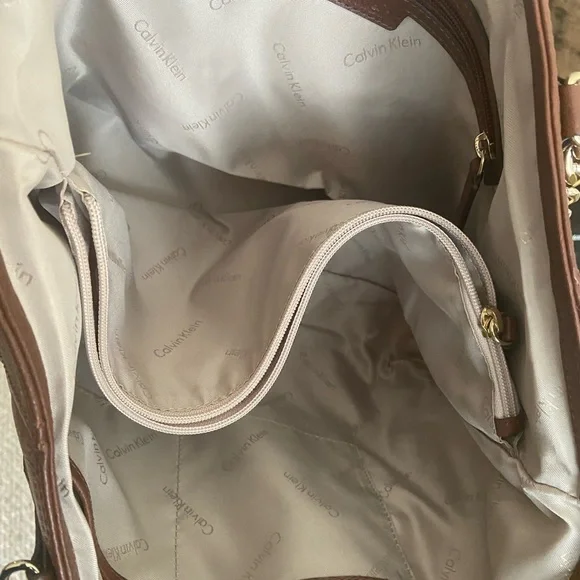 CALVIN KLEIN Shoulder Bag w/Dust Bag - Picture 2 of 10